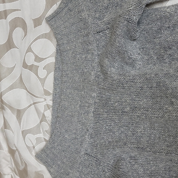 2 sweaters.  Pierre Cardin & Arizona - Picture 5 of 5